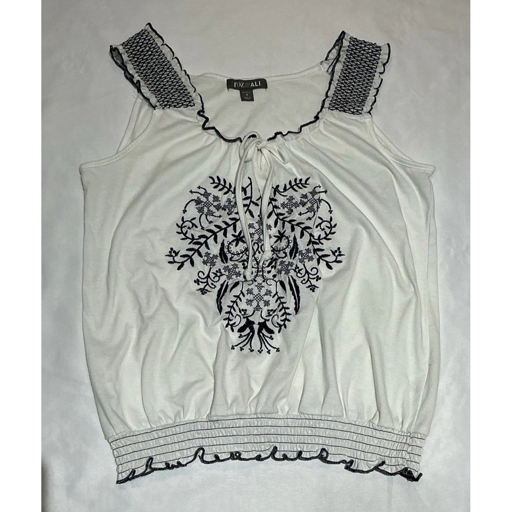 Roz & Ali Sleeveless Shirt Womens SP White with Blue Embroidery boho cottagecore